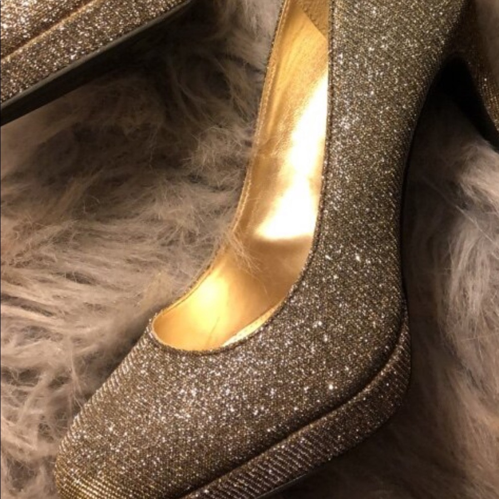 heels - Picture 3 of 4